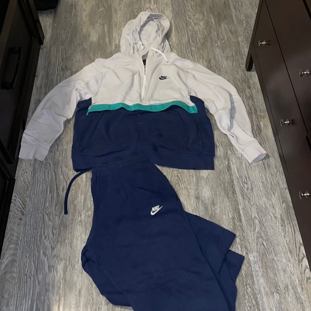 Nike sweat suit XL navy blue, gray and green gently used retail $295